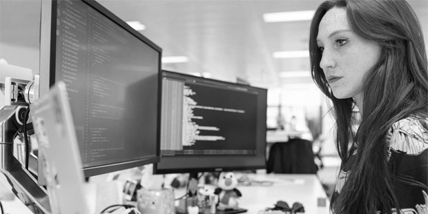 The Benefits of Working with a Custom Software Design Team